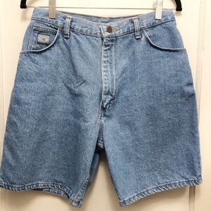 Vintage Wrangler High Waisted Mom Jean Shorts.
